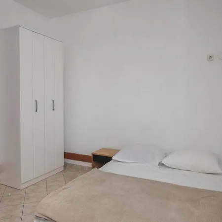 Gaj * Brodarica (Sibenik-Knin)