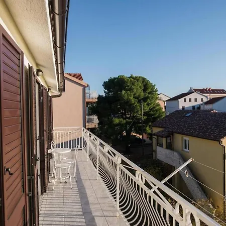 Gaj * Brodarica (Sibenik-Knin)