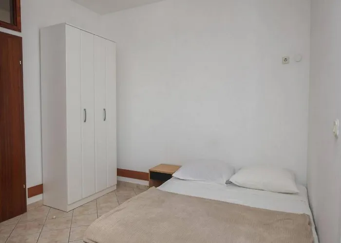 Gaj * Brodarica (Sibenik-Knin)